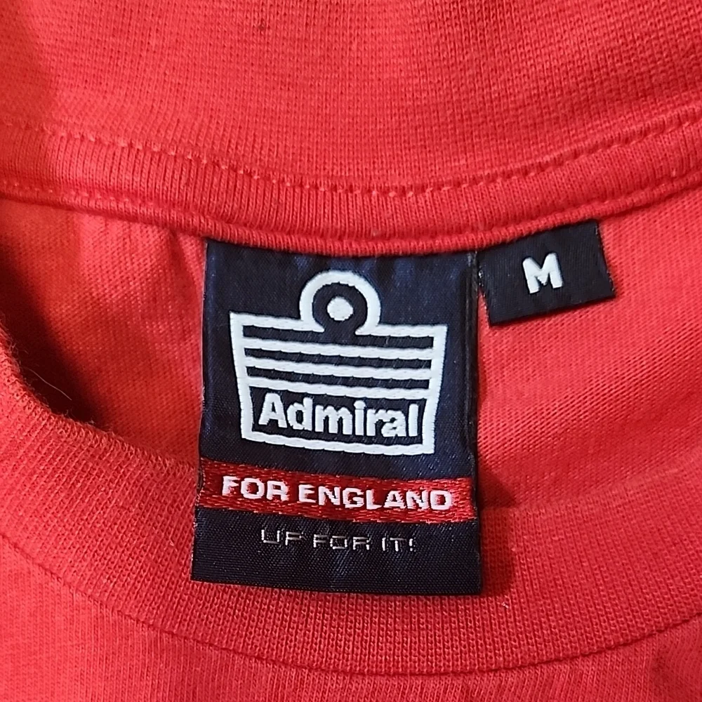 Team England Crest Red Men's Sir Geoff Hurst #10 The Legend Tee Throwback 00s - Picture 2 of 6